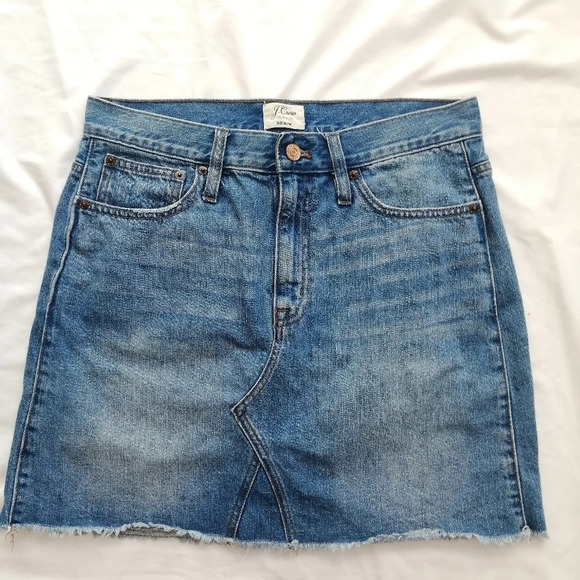 J. Crew Denim Mini Skirt in Birch Wash  with Frayed Hem Size 28 or 6 - Picture 4 of 16